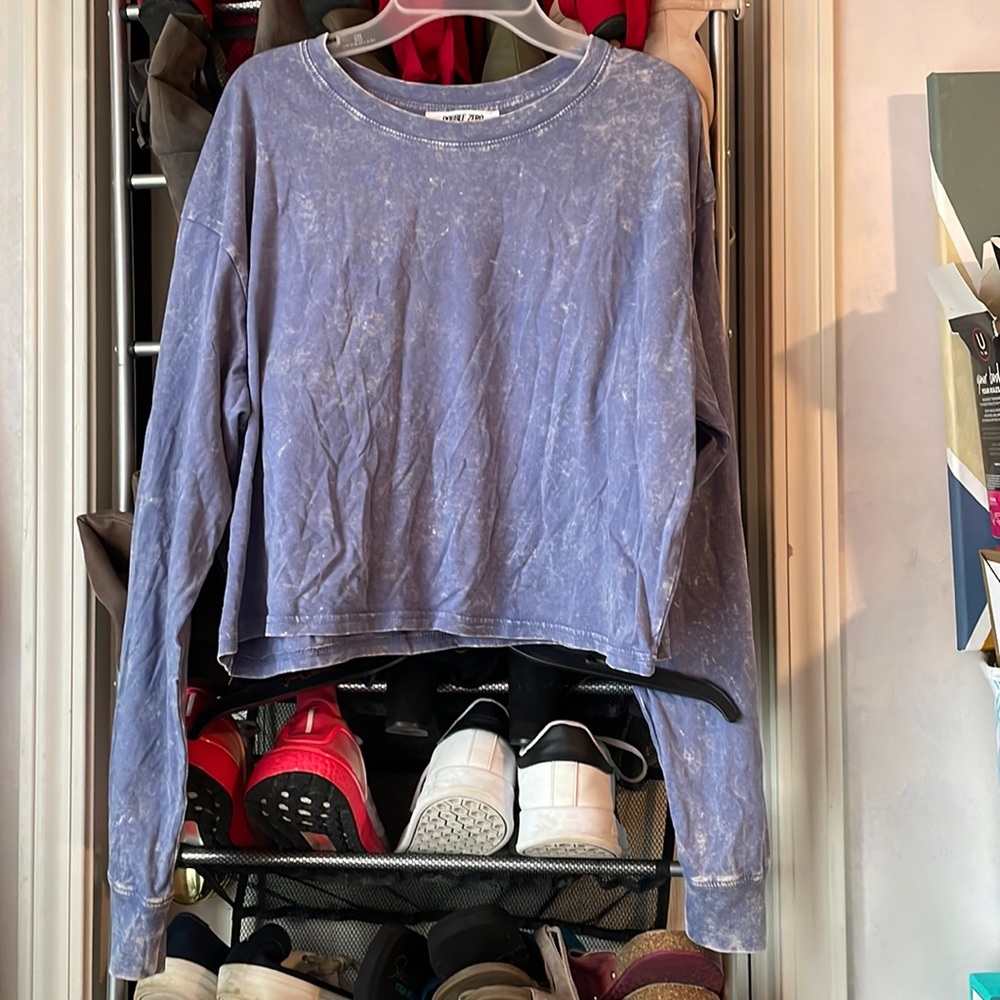 Cropped long sleeve top